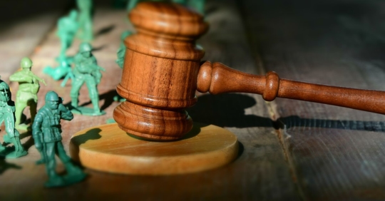toy army guys with judges gavel